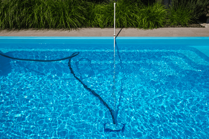 vacuum-hose-cleaning-swimming-pool